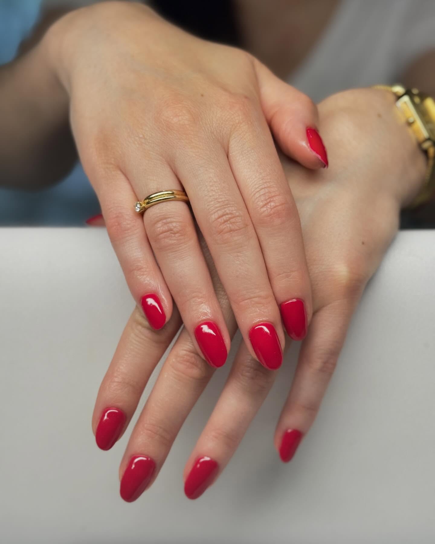 Tretman njege ruku kozmetički salon